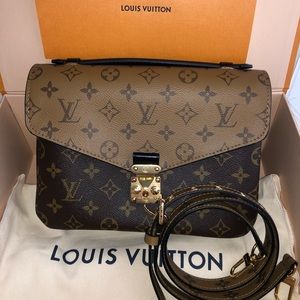 📌 SOLD📌Authentic Pochette Metis reverse.